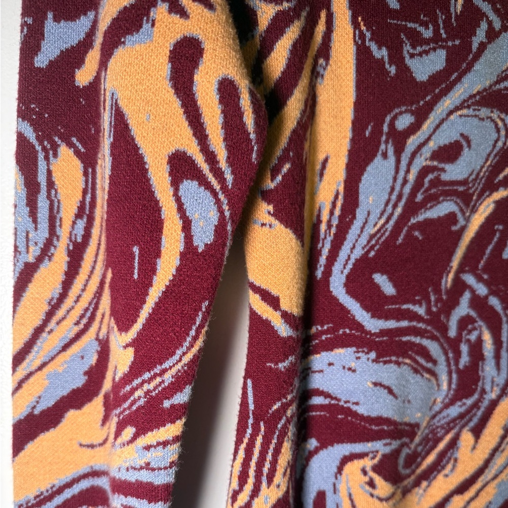 Elegant Swirl Patterned Dress - Picture 3 of 6